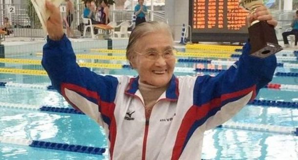 Japonesa de 100 años batió récord mundial de natación