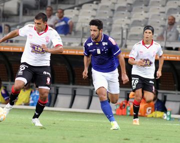 Huracán empató sin goles ante Universitario