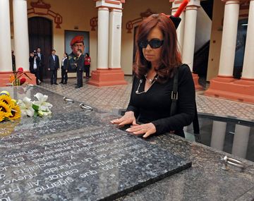 Aniversario de la muerte de Chávez: CFK va a una misa en homenaje al bolivariano