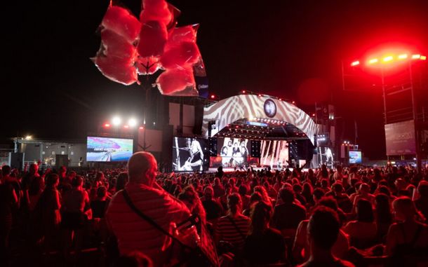 Cosquín 2026 vive su octava luna: grilla completa y cómo seguir el festival en vivo