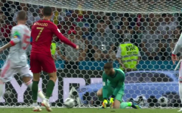 El blooper de De Gea en el segundo gol de Cristiano Ronaldo