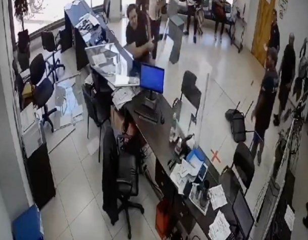 Relato salvaje en Misiones: fue a hacer un reclamo en la oficina de Energía y terminó destrozando todo