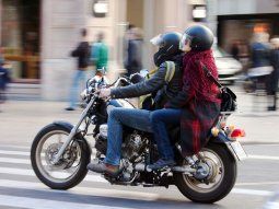 La provincia de Buenos Aires analiza restringir la circulación de motos con acompañantes