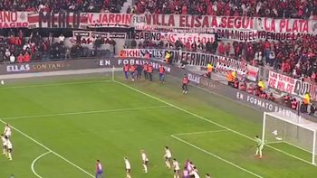 Los hinchas de River estallaron tras el segundo gol de San Lorenzo Los hinchas de River estallaron tras el segundo gol de San Lorenzo