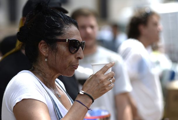 #‎PrimerosAuxilios‬: ¿cómo ayudar a una persona que está sufriendo un golpe de calor?