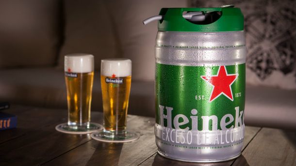 Heineken para todos: un barril del sabor de la rubia lager
