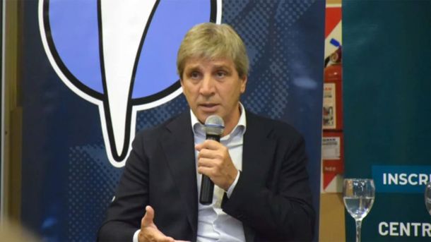 El ministro Luis Caputo disertó en Corrientes. El ministro Luis Caputo disertó en Corrientes.