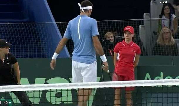 La pequeña sufrió un duro golpe y Delpo la asistió