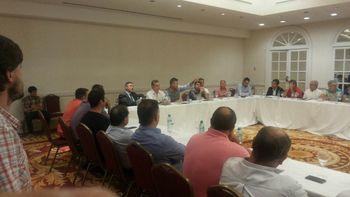 tinelli junto a sus dirigentes para analizar la situacion de las elecciones tinelli junto a sus dirigentes para analizar la situacion de las elecciones