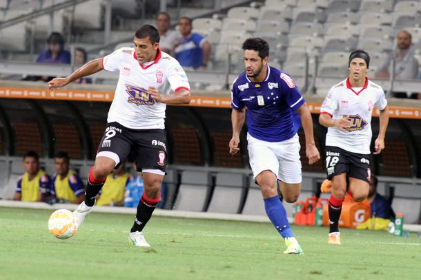 Huracán empató sin goles en la altura de Sucre ante Universitario