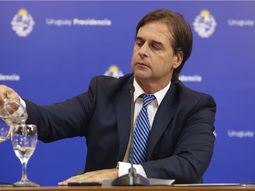 El Frente Amplio de Montevideo criticó duramente al gobierno por su gestión de la crisis del agua en Uruguay. El Frente Amplio de Montevideo criticó duramente al gobierno por su gestión de la crisis del agua en Uruguay.