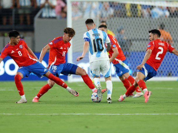 Designaron al árbitro para el duelo Argentina-Chile por las Eliminatorias Sudamericanas