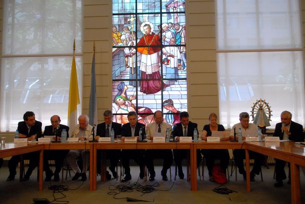 La oposición con la Iglesia contra el narcotráfico