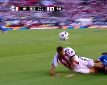 Robo Monumental: el penal que no le cobraron a River y el gol en offside que se hicieron