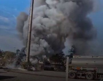 San Pedro: explotó un camión cisterna en una estación de servicio y hay una persona grave