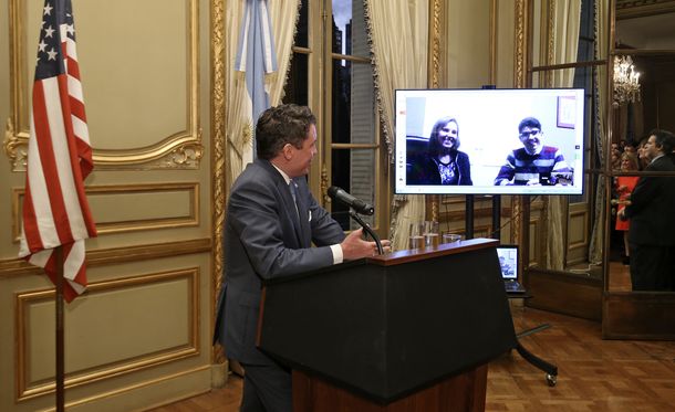 Embajada de Estados Unidos insta a fortalecer relaciones con becarios