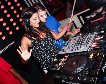 Escudero arrancó con su nuevo oficio exclusivo para famosos