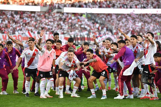 Un minuto de silencio...: el festejo de los jugadores de River tras el triunfo en el Superclásico ante Boca Un minuto de silencio...: el festejo de los jugadores de River tras el triunfo en el Superclásico ante Boca