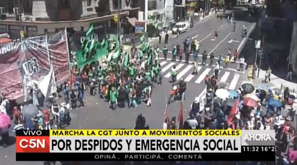 Manifestantes se concentran en Corrientes y Callao antes de marchar al Congreso