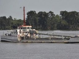 cayo al rio parana tras el choque de dos barcos y es intensamente buscado cayo al rio parana tras el choque de dos barcos y es intensamente buscado