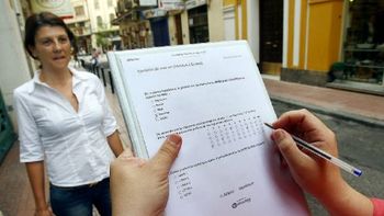 el gobierno denuncia que algunas encuestas estan dibujadas en escritorios el gobierno denuncia que algunas encuestas estan dibujadas en escritorios