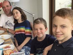 Una mamá debe elegir a qué hijo le dona un riñón