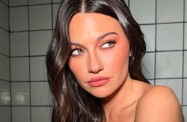 Sofía Jujuy Jiménez lució su microbikini en el sauna