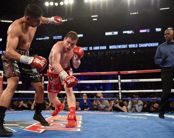 VIDEO: mirá el terrible nocaut que Álvarez le aplicó a Khan