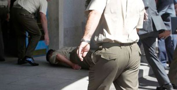 El rey de España, en su peor momento: volvió a accidentarse en público