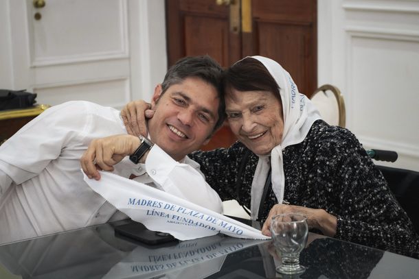 Axel Kicillof homenajeó a Taty Almeida