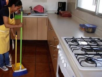 La mayoría del personal doméstico registrado cobra menos que un salario mínimo
