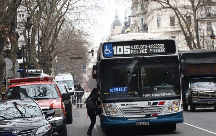 Milei justificó la quita de subsidios al transporte en el AMBA: ¿cómo lo hizo y a cuánto se va el boleto?