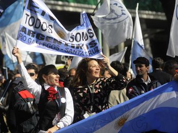 Aeronáuticos anuncian un paro y protestan en la Costanera