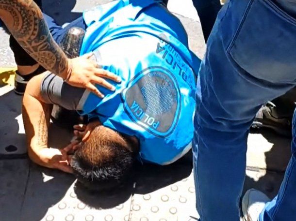 Marcha a Tribunales: un colectivo atropelló a un efectivo de la Policía de la Ciudad