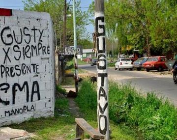 El recuerdo de para de los chicos que se quitó la vida.