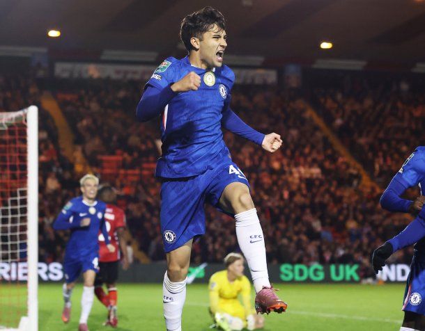 Con Garnacho, Enzo Fernández y gol de Buonanotte, Chelsea evitó el papelón y avanzó en la Carabao Cup