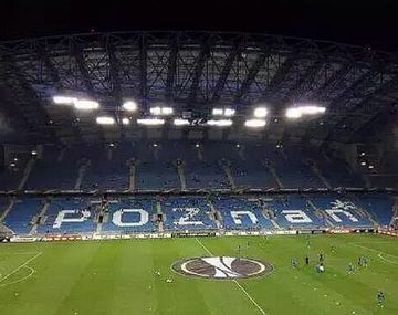 Hinchas de un equipo no fueron a la cancha para no ayudar a los refugiados