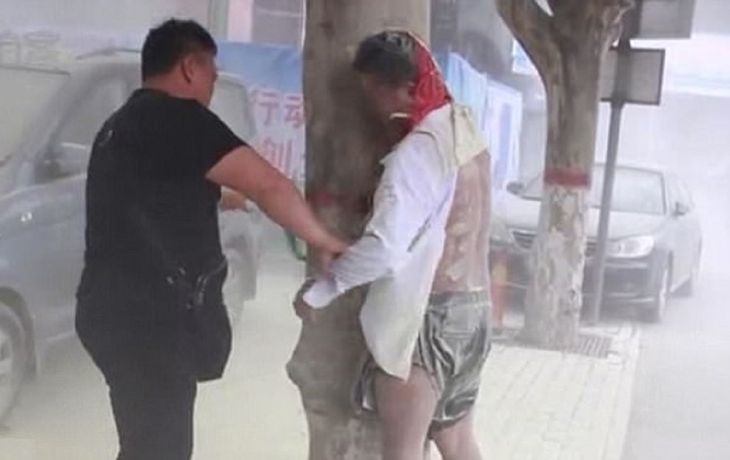 Estuvo a punto de morir en su boda por una broma pesada de sus amigos