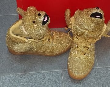 Un jugador del Barcelona sorprendió a Messi con unas zapatillas