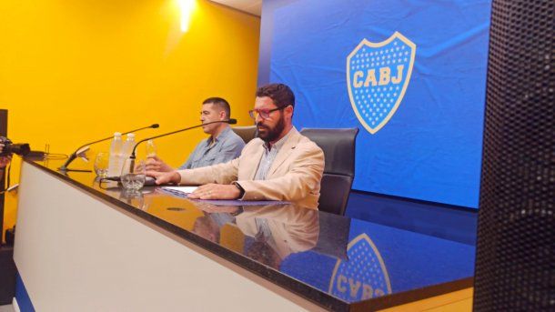 Juan Román Riquelme brinda una conferencia de prensa tras la suspensión de  las elecciones en Boca