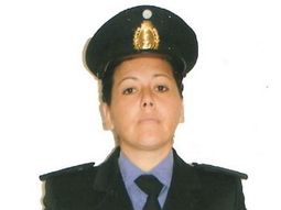 Una mujer policía robó 500.000 pesos de una casa de cambio