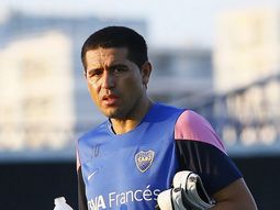 riquelme se entrena aparte y no tiene fecha de retorno riquelme se entrena aparte y no tiene fecha de retorno