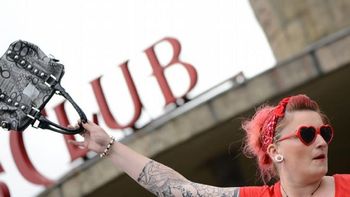 todos quieren ser olimpicos: mira el desopilante mundial de revoleo de carteras todos quieren ser olimpicos: mira el desopilante mundial de revoleo de carteras