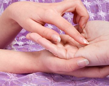 Se pone de moda operarse las manos para cambiar el destino