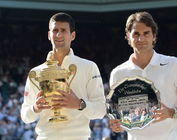 Novak Djokovic le ganó a Roger Federer en una final épica en el césped inglés