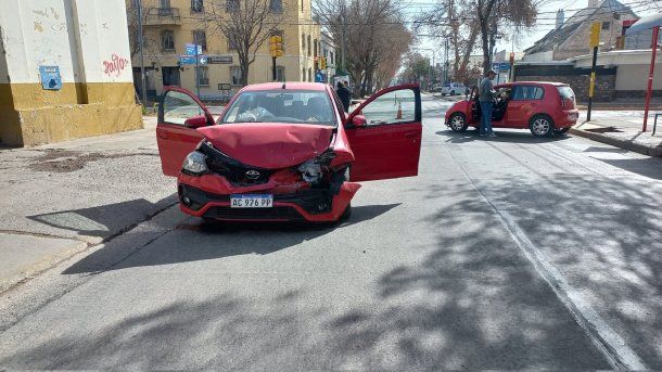 Godoy Cruz: fuerte choque de dos vehículos de camino a la votación