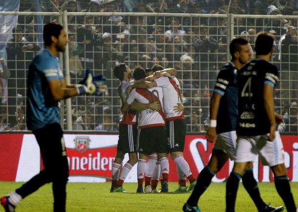 River le ganó a Atlético Tucumán y le mete presión a Boca