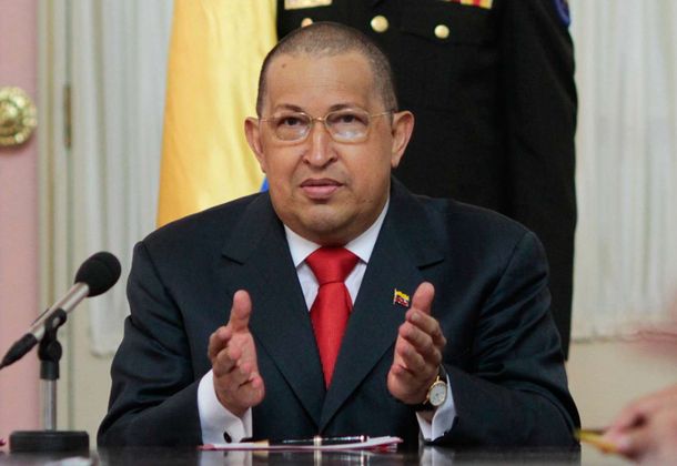 Polémica por una supuesta foto de Hugo Chávez internado