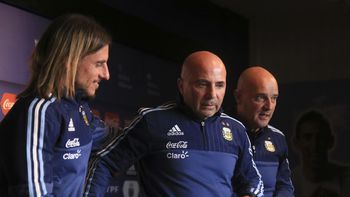 sampaoli se va de gira a europa para hablar con los posibles convocados al mundial sampaoli se va de gira a europa para hablar con los posibles convocados al mundial