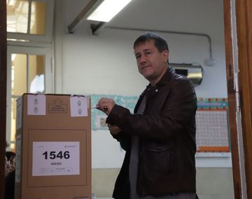 Votó Mariano Recalde: Los invito a que vengan a votar. Es un día espléndido
